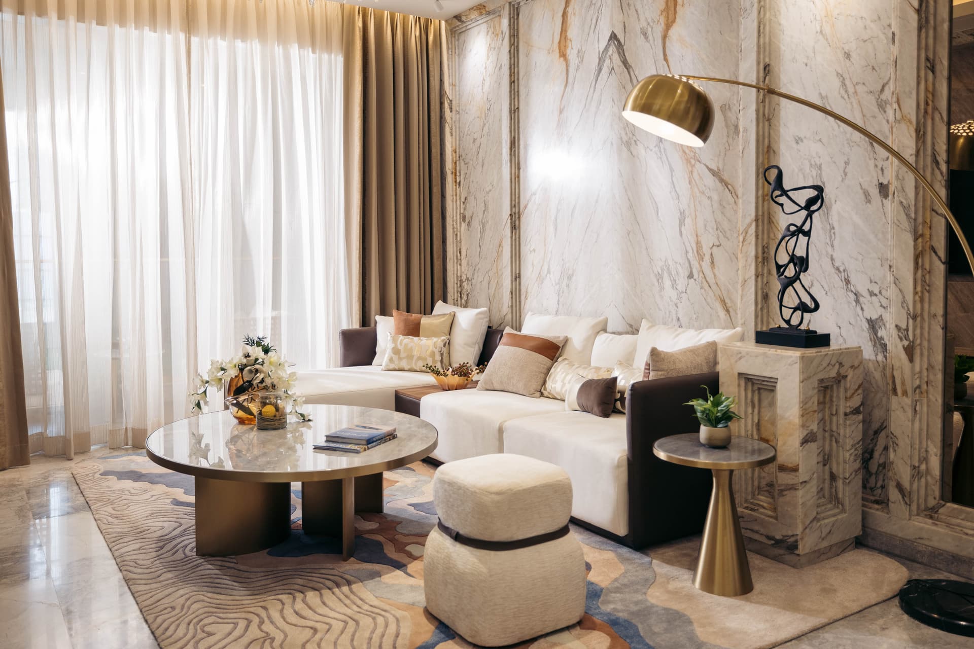 Expansive Living Room for Celebrations at Altavia